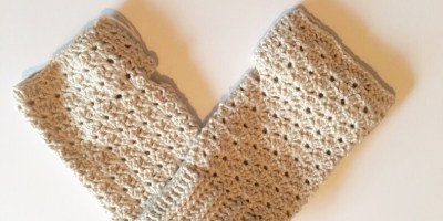 Free Fingerless Glove pattern a simple and elegant DIY crochet fingerless glove tutorial.
